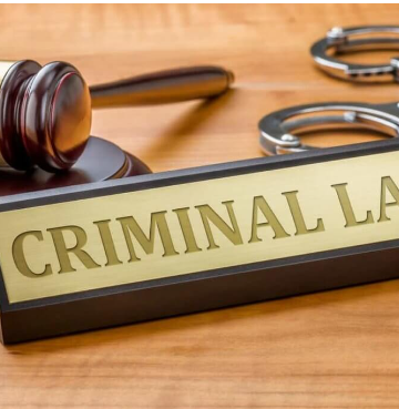 What to Choose Between Public Defender or a Private Criminal Defence Attorney
